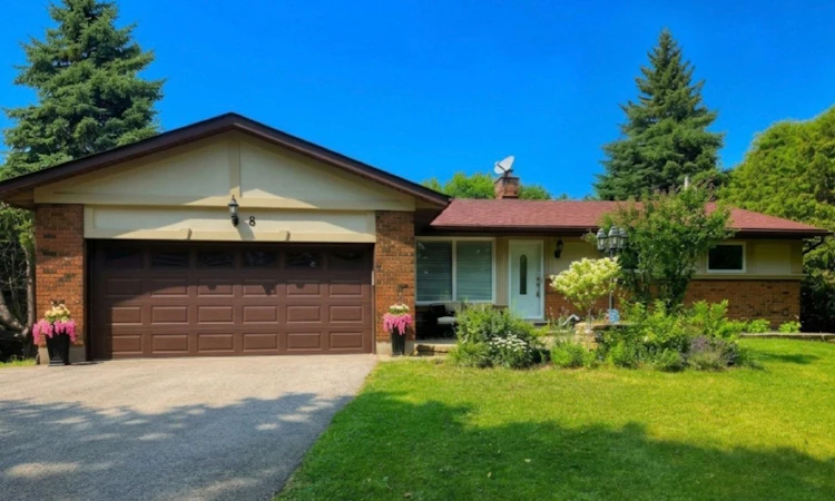 8 Cardwell Court