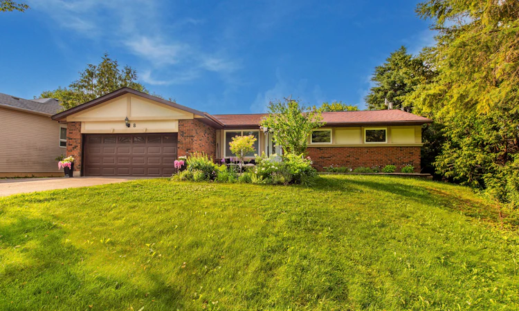 8 Cardwell Court