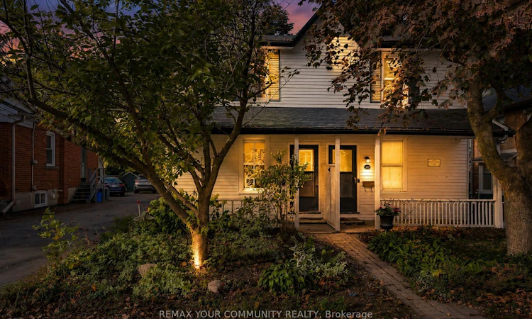 30 Elizabeth Street S