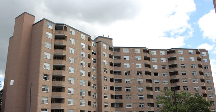 204-260 Davis Drive, Newmarket, ON, L3Y 7C3