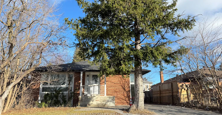 (Main)-95 Sussex Avenue, Richmond Hill, ON, L4C 2E8