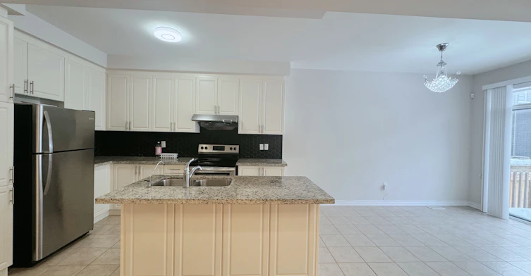 36 Applegate Drive, East Gwillimbury, ON, L9N 0R2 - 6