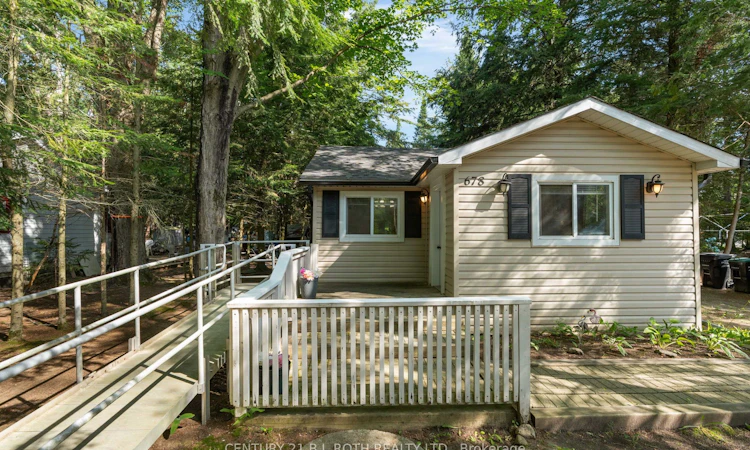 678 Pinegrove Avenue