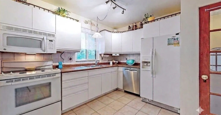 241 Septonne Avenue, Newmarket, ON, L3Y 2W5 - 3