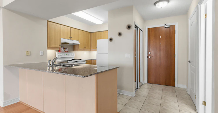 1206-50 Disera Drive, Vaughan, ON, L4J 9E9 - 2