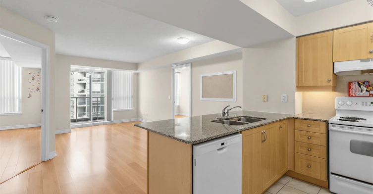 1206-50 Disera Drive, Vaughan, ON, L4J 9E9 - 4