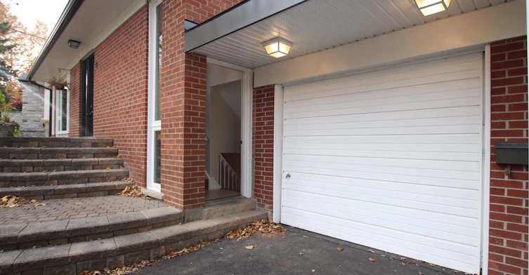 89 Monkswood Crescent, Newmarket, ON, L3Y 2J9 - 3
