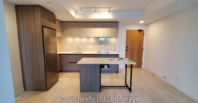 210-7950 Bathurst Street, Vaughan, ON, L4J 0L4 - 2