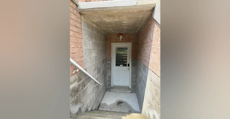43 Oak Avenue, Richmond Hill, ON, L4C 6R5 - 3