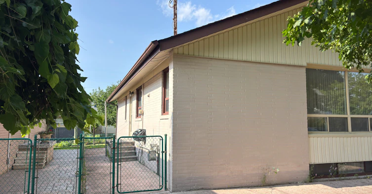 7 Rockport Crescent, Richmond Hill, ON, L4C 2L5 - 2