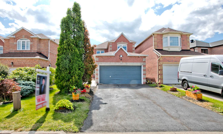 110 Cairncross Crescent