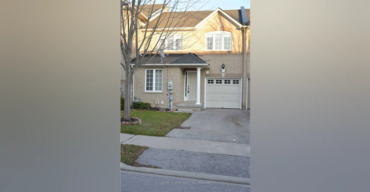 82 Red River Crescent, Newmarket, ON, L3X 2R5 - 2