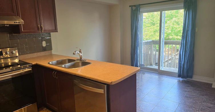 82 Red River Crescent, Newmarket, ON, L3X 2R5 - 9