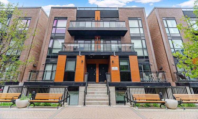 302-26 Coles Avenue
