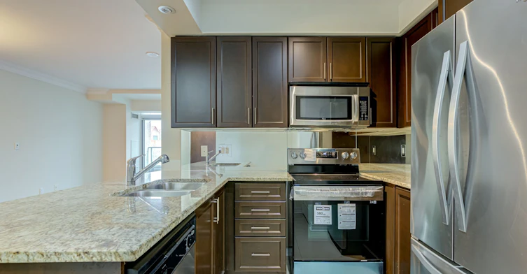 201-88 Promenade Circle, Vaughan, ON, L4J 9A4 - 7