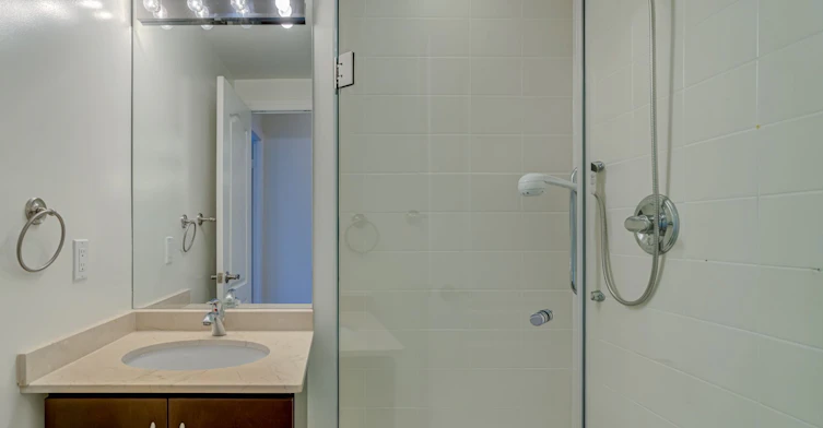 201-88 Promenade Circle, Vaughan, ON, L4J 9A4 - 25