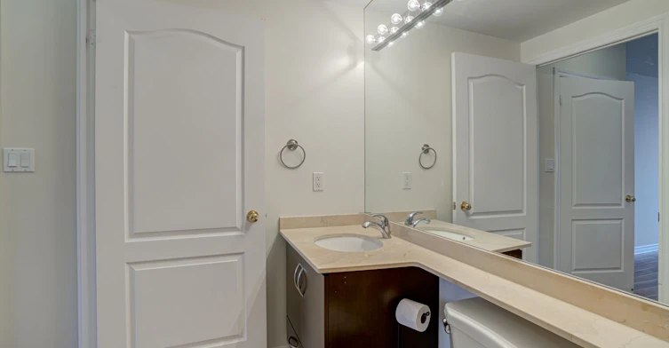 201-88 Promenade Circle, Vaughan, ON, L4J 9A4 - 20