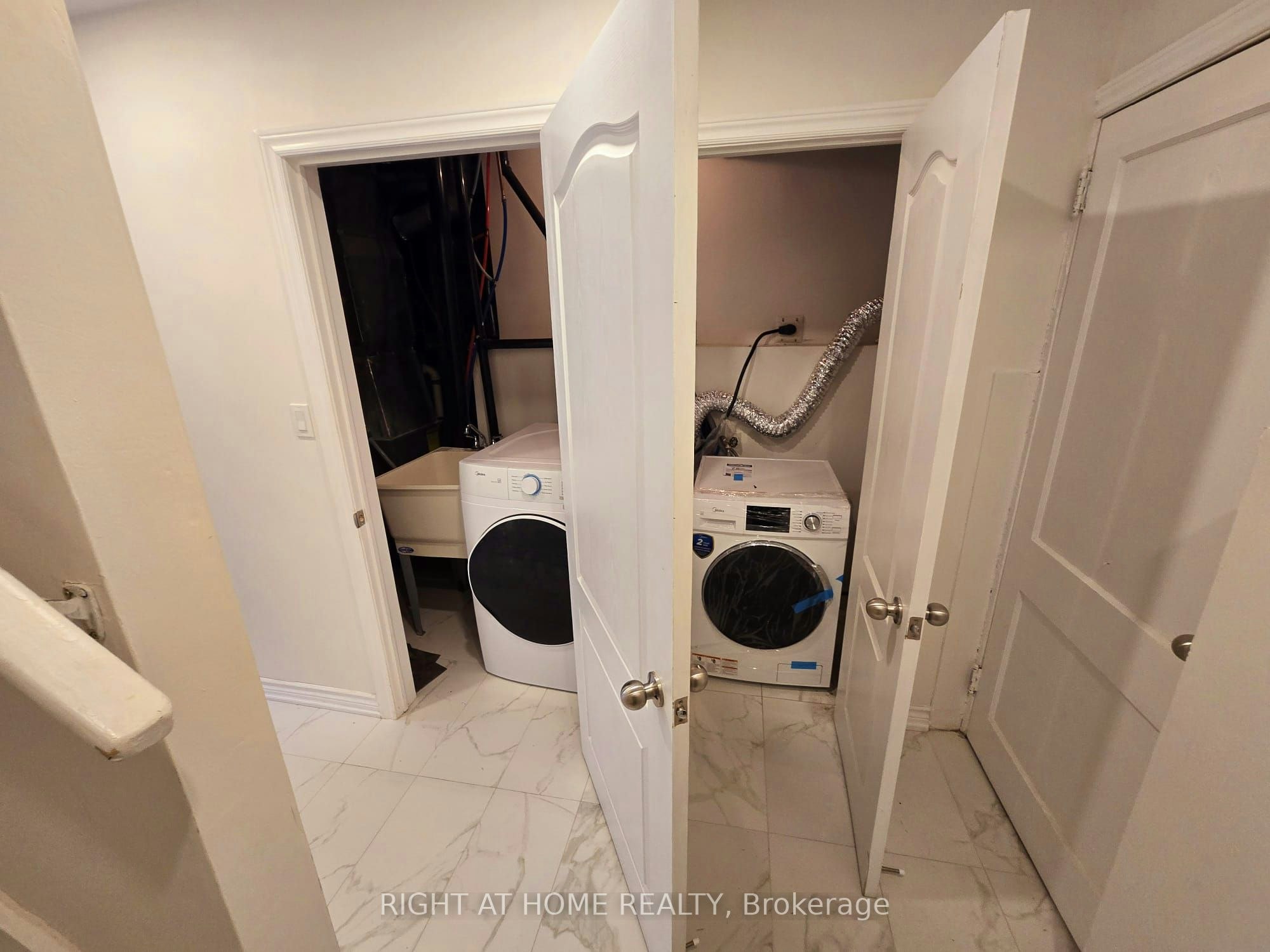 BSMT-34 Hodgins Avenue, Georgina, ON, L4P 3T3 - 3
