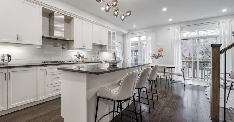 14 Queen Mary Court, Vaughan, ON, L4L 0H9 - 2