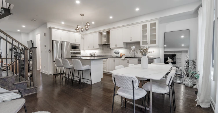 14 Queen Mary Court, Vaughan, ON, L4L 0H9