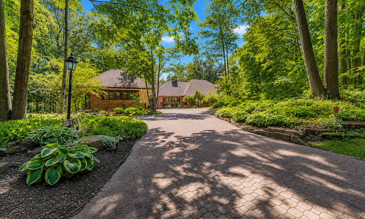 76 Trailwood Crescent