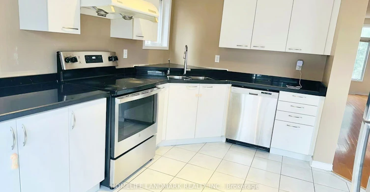 19 Fairlawn Avenue, Markham, ON, L6C 2E7 - 3
