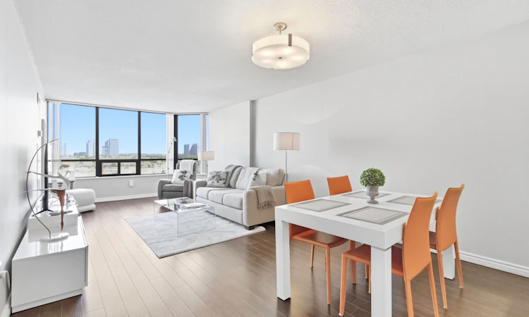 812-7420 Bathurst Street
