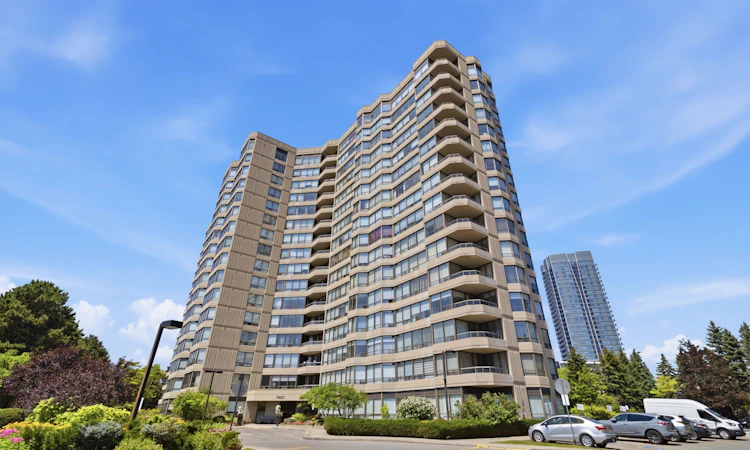 812-7420 Bathurst Street