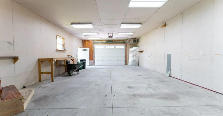 67 Garage May Avenue, East Gwillimbury, ON, L0G 1V0 - 6