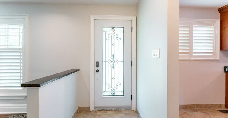 67 May Avenue, East Gwillimbury, ON, L0G 1V0 - 2