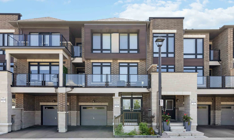 92 Holyrood Crescent