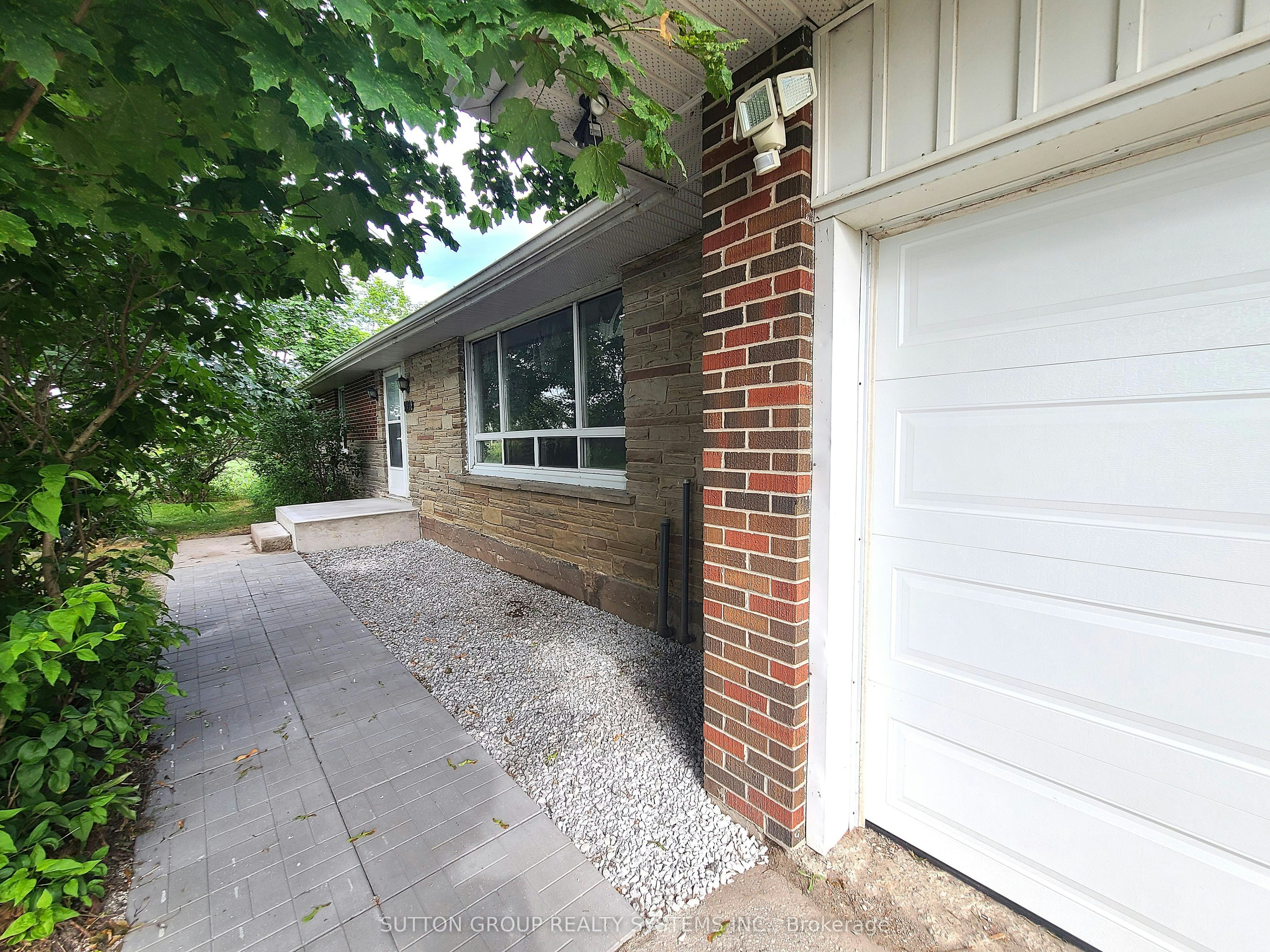 998 King Road, King, ON, L7B 1K5