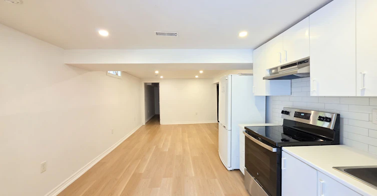 BSMT-72 Ashton Road, Newmarket, ON, L3Y 5R5 - 5