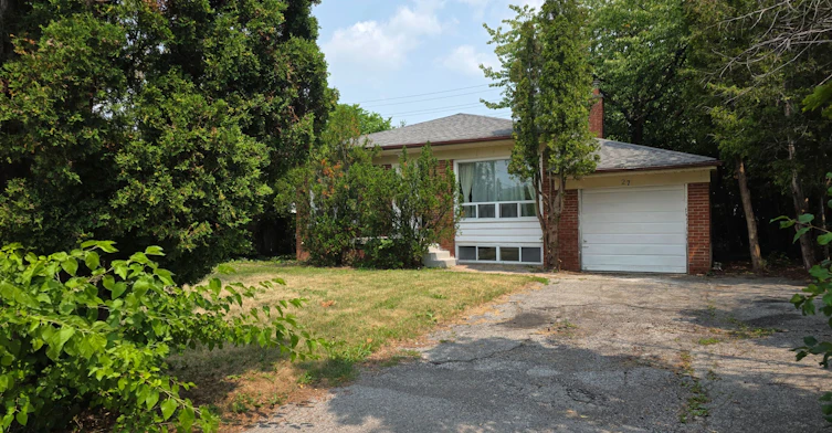 Main-27 Maralim Road, Richmond Hill, ON, L4C 2K6