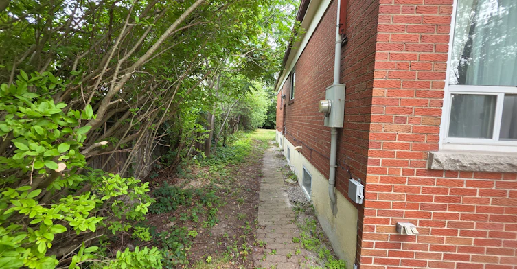 Main-27 Maralim Road, Richmond Hill, ON, L4C 2K6 - 4