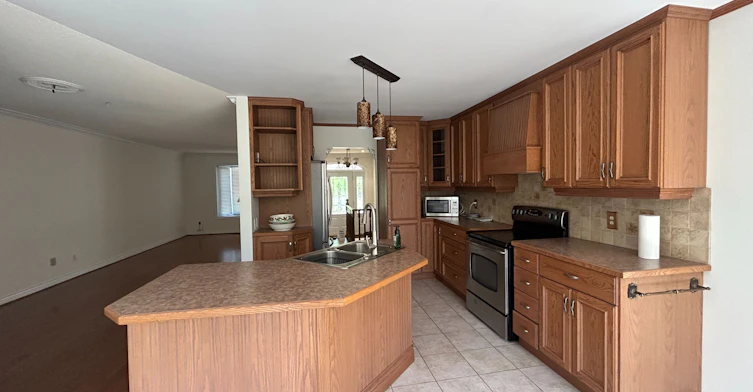 19 Stonehill Boulevard, East Gwillimbury, ON, L9N 1C9 - 3