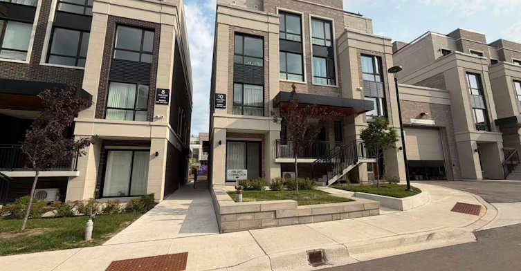 G-201-10 Walder Lane, Richmond Hill, ON, L4S 0N3
