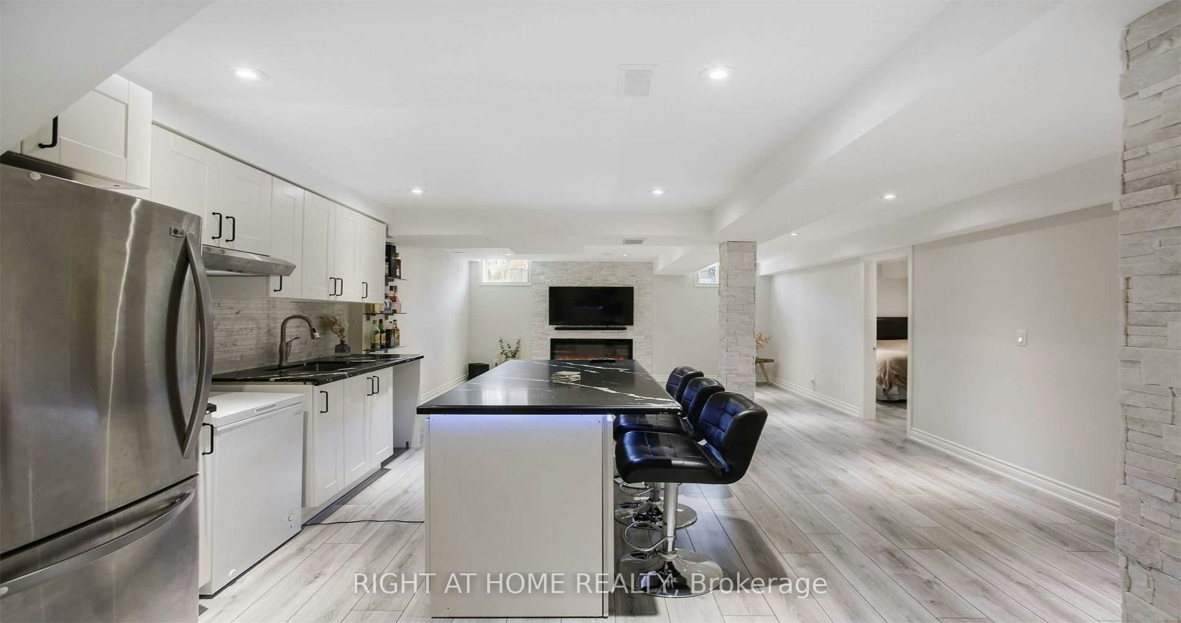 110 Thatcher Crescent, East Gwillimbury, ON, L9N 0B9 - 4