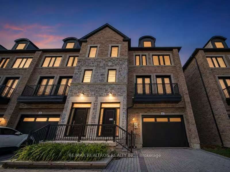 21-260 Eagle Street, Newmarket, ON, L3Y 1K1