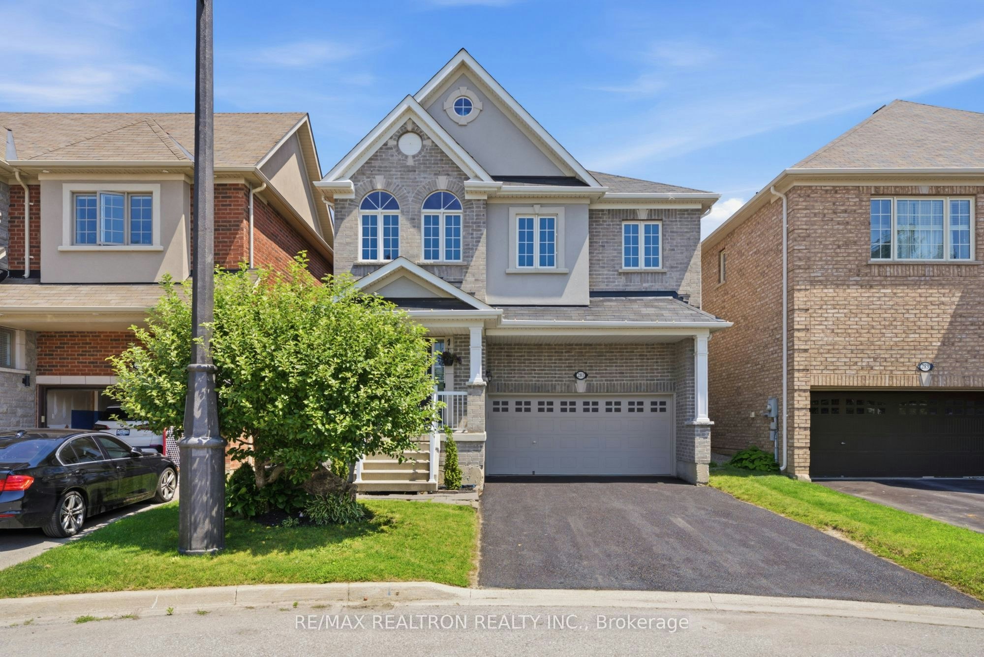 281 Sloss Court, Newmarket, ON, L3X 0G1