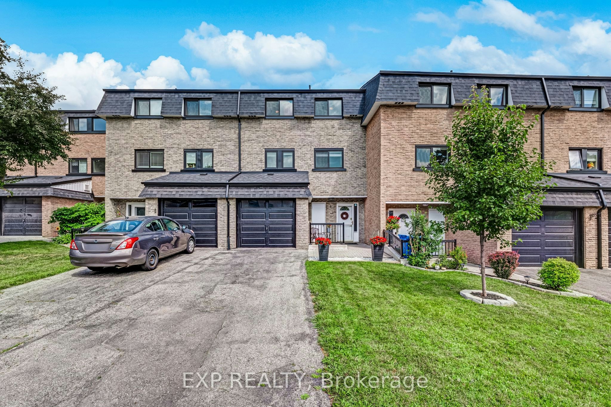 6 Poplar Crescent, Aurora, ON, L4G 3M4
