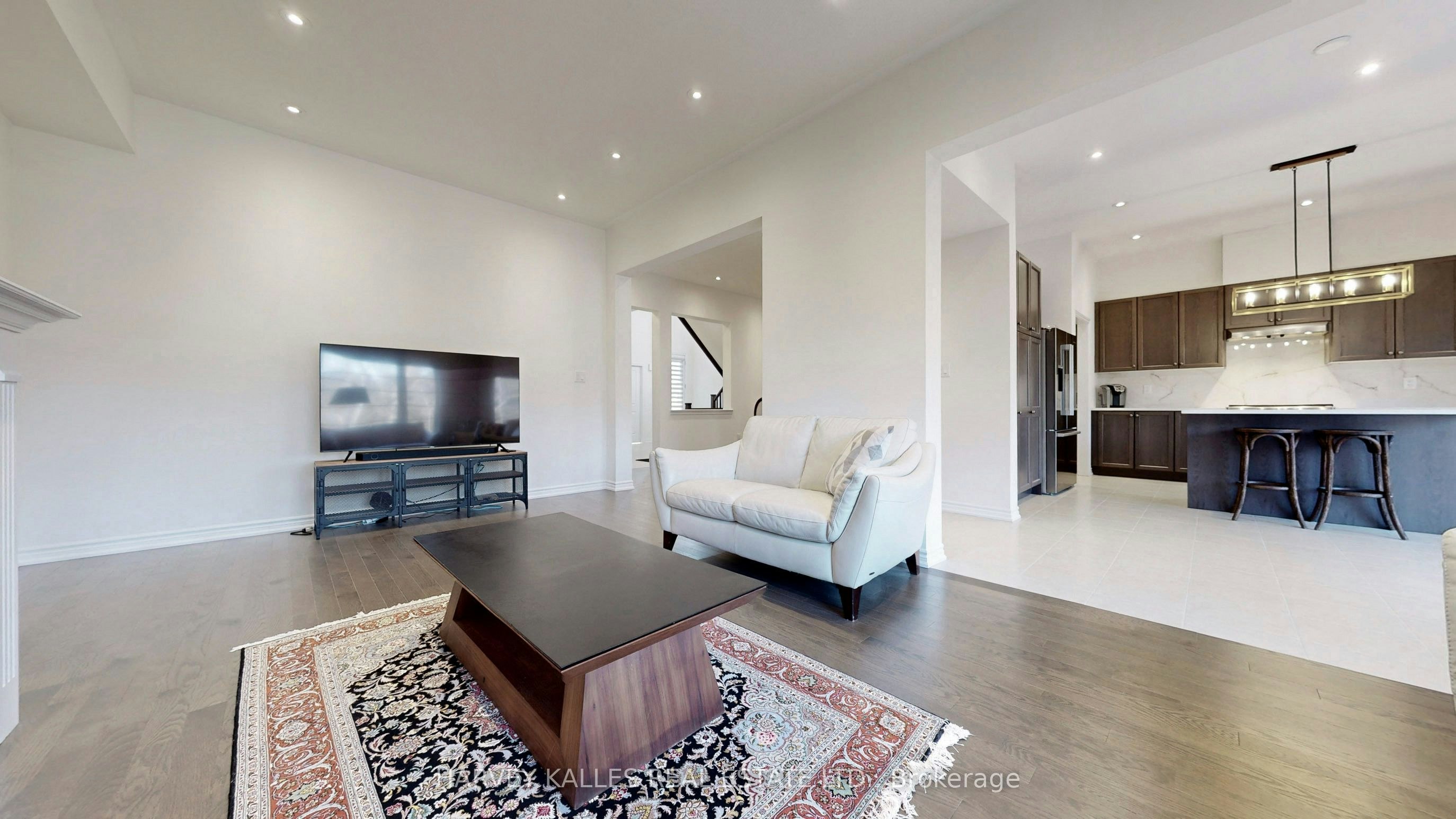 56 Charles White Court, East Gwillimbury, ON, L0G 1V0 - 4