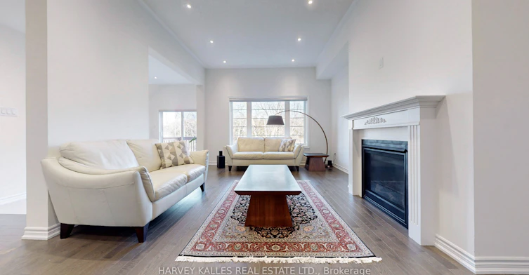 56 Charles White Court, East Gwillimbury, ON, L0G 1V0 - 2
