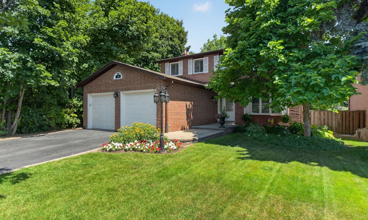 9 Tomlin Crescent