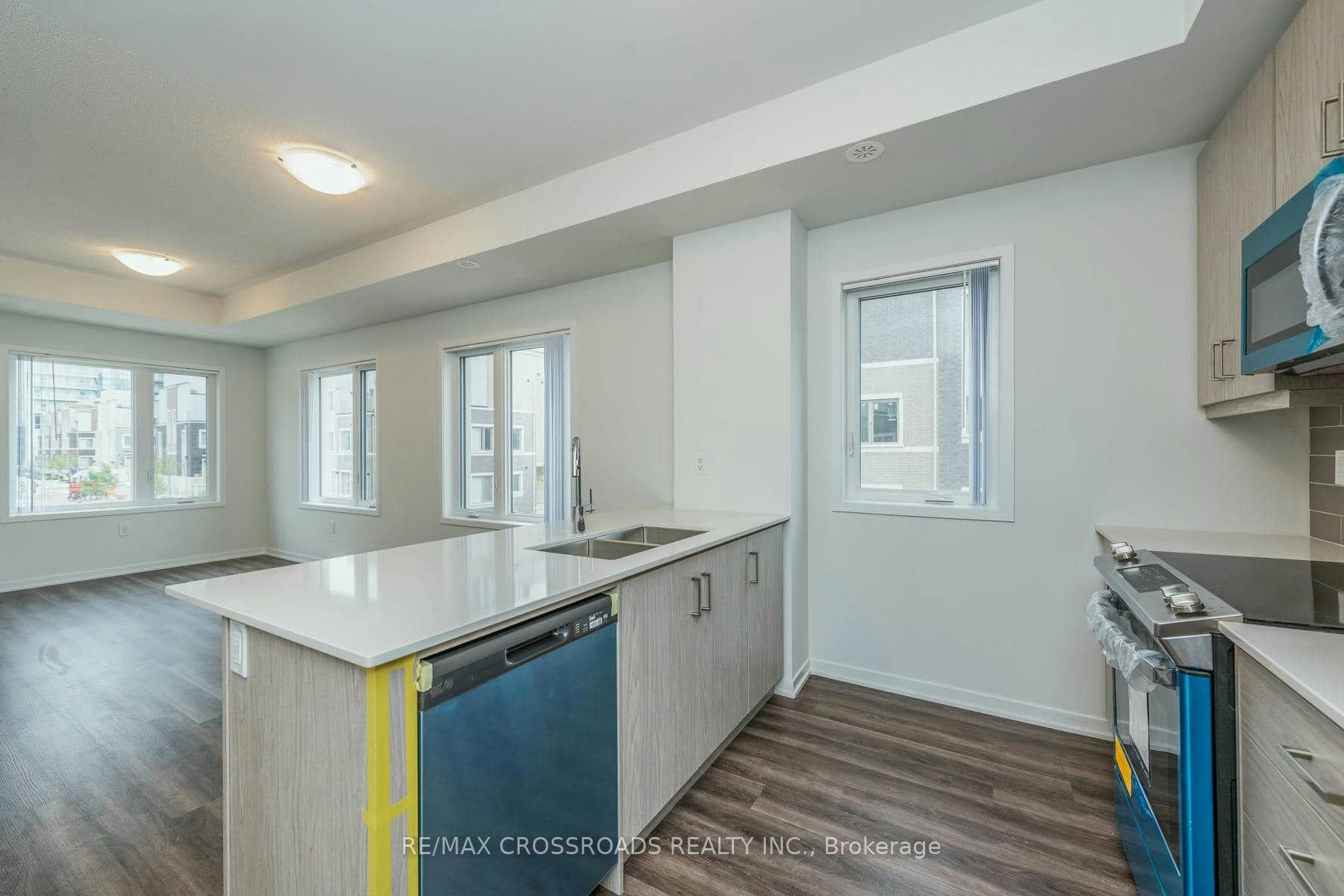 292-140 Honeycrisp Crescent, Vaughan, ON, L4K 0N7 - 5