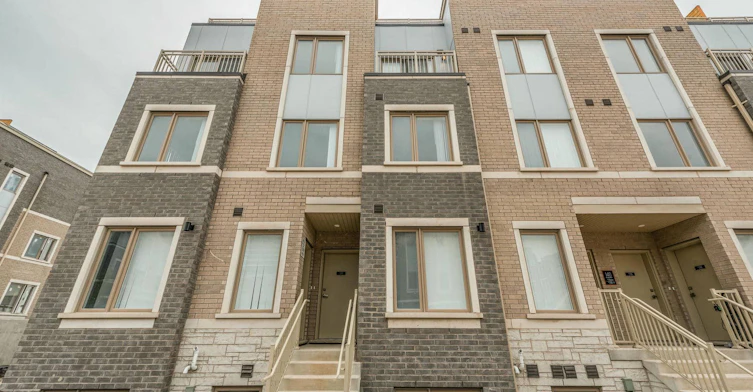 292-140 Honeycrisp Crescent, Vaughan, ON, L4K 0N7