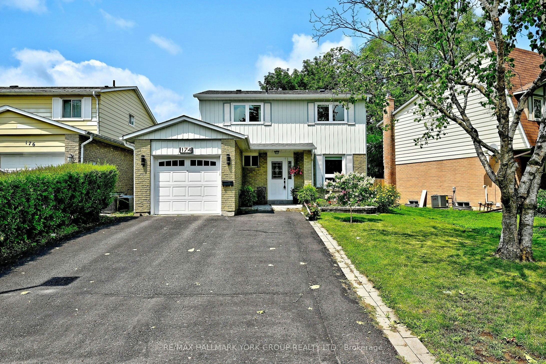 174 Currey Crescent, Newmarket, ON, L3Y 5M9