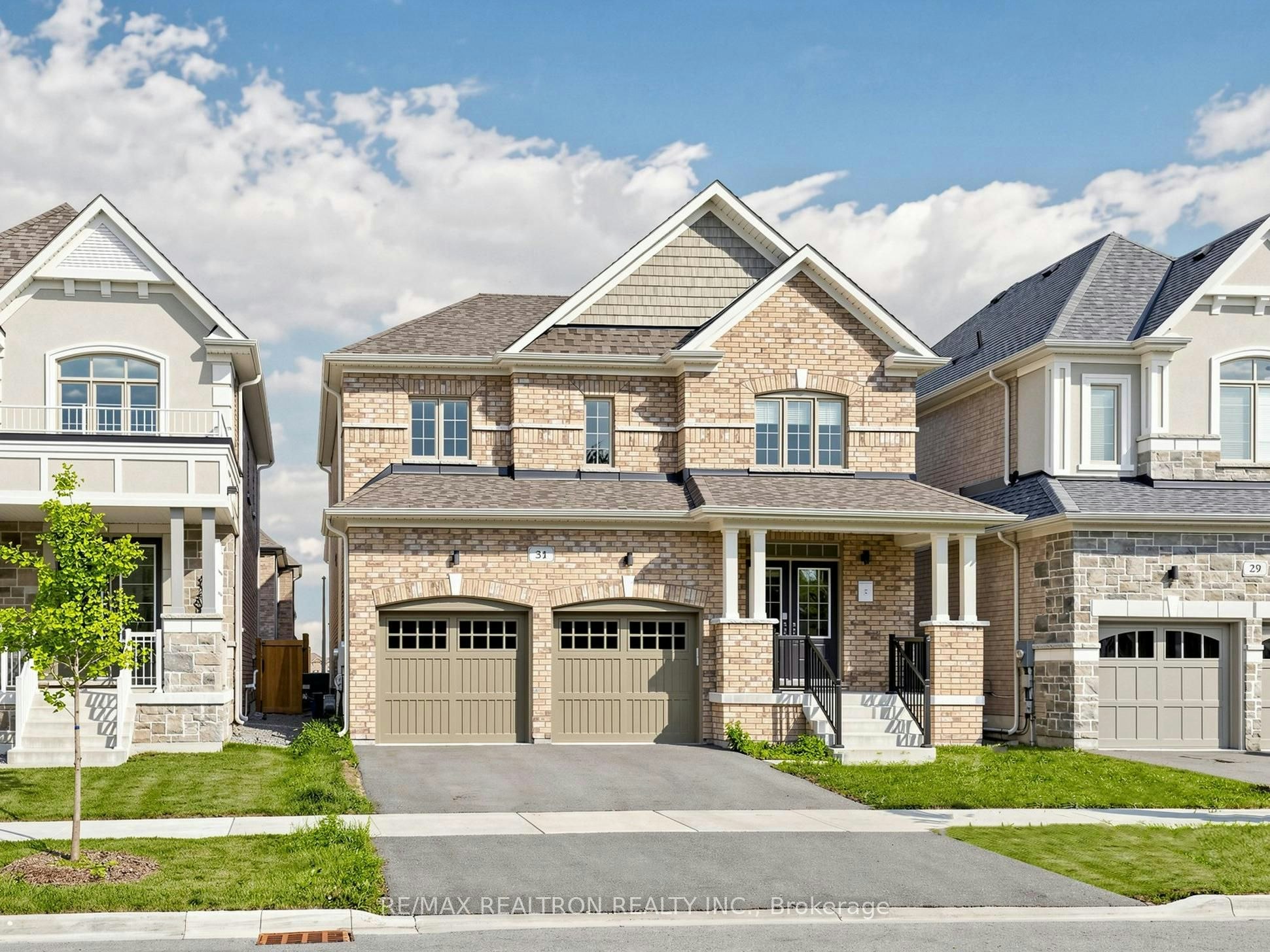 31 Valleo Street, Georgina, ON, L4P 0K1