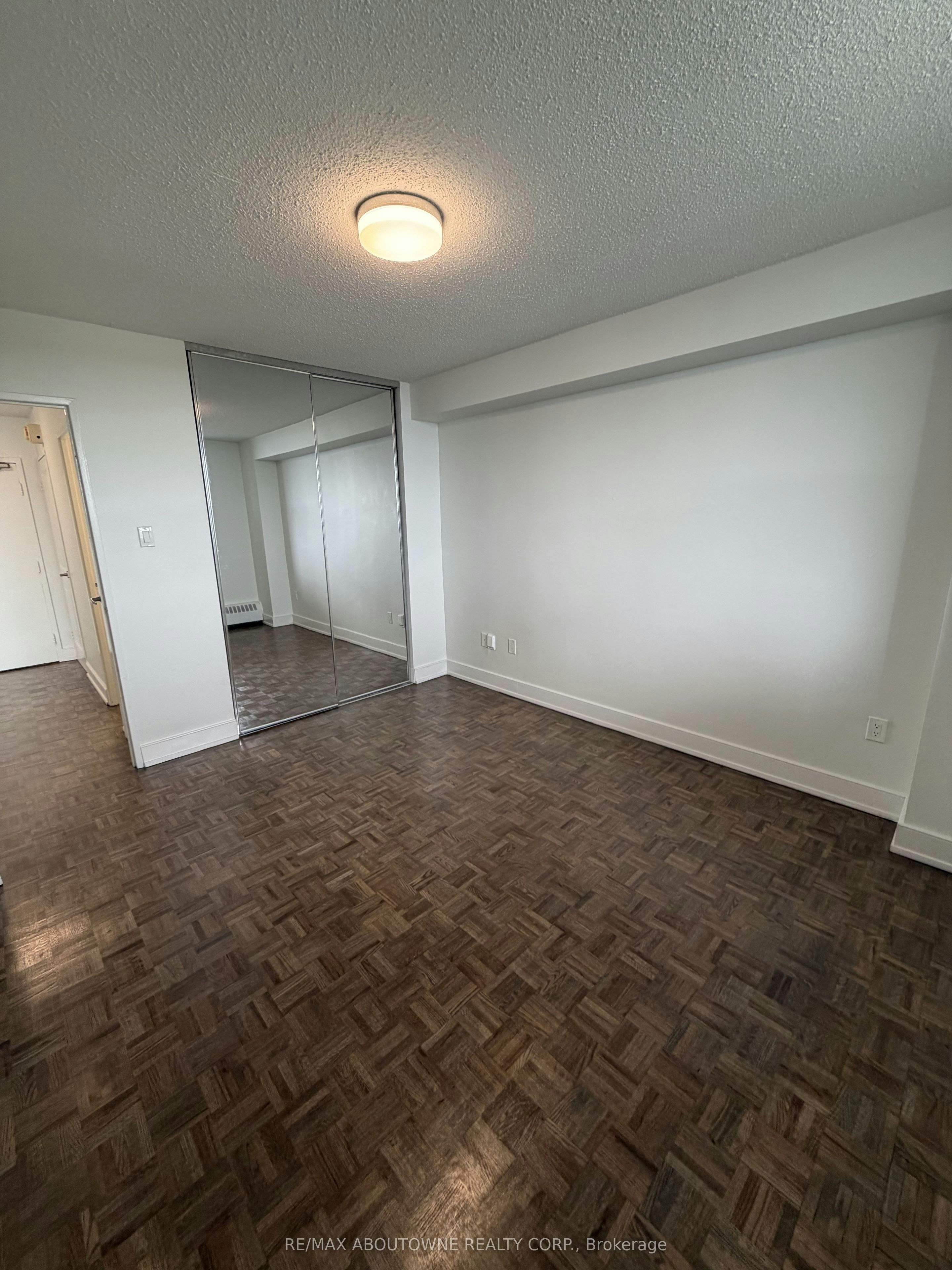 606-147 Wellington Street W, Aurora, ON, L4G 2N9 - 9