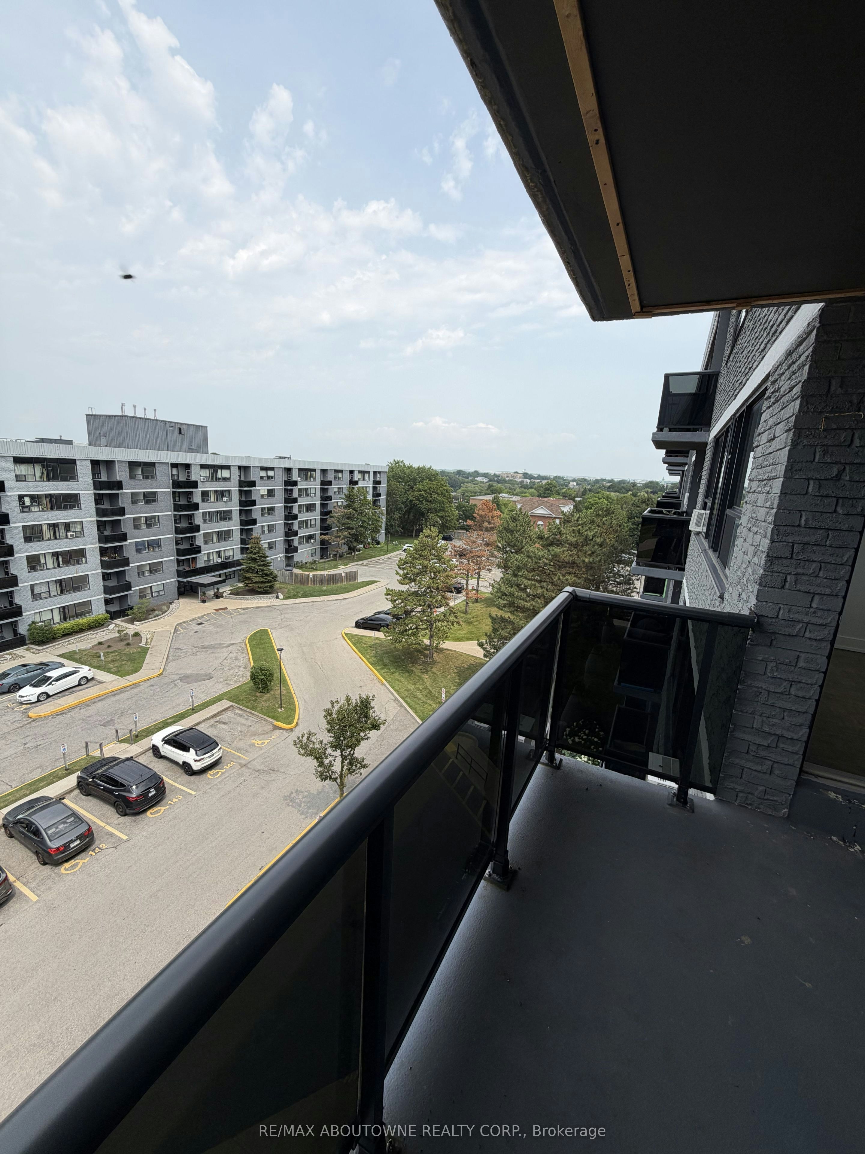 606-147 Wellington Street W, Aurora, ON, L4G 2N9 - 12